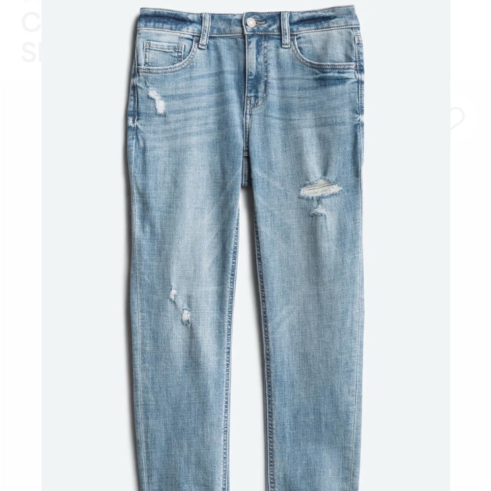 NWT Studio Blue- Light Blue Casey Mid Rise Cropped Relaxed Jean w/bottom cuff